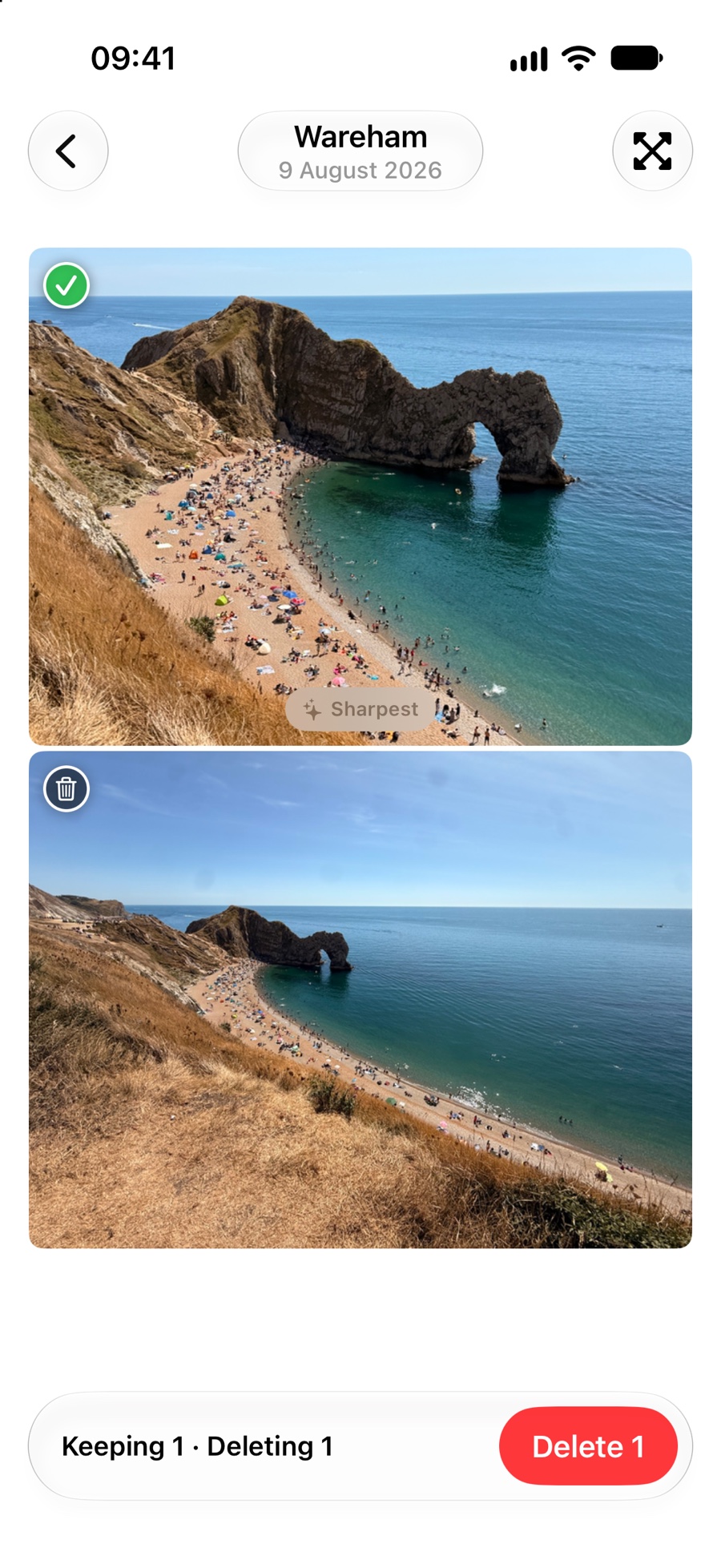 Two similar beach photos, with the sharpest marked to keep and the other marked for deletion